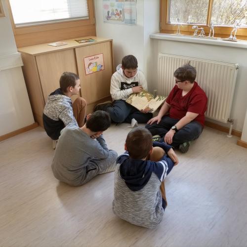 Kinder lesen vor