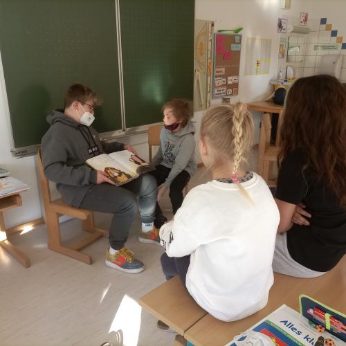 Kinder lesen vor