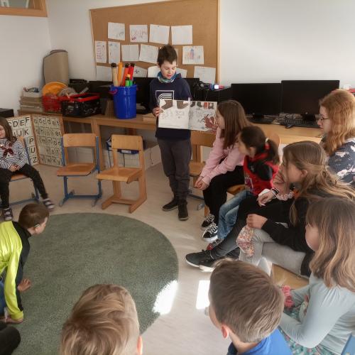 Kinder lesen vor