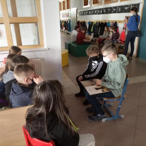 Kinder lesen vor